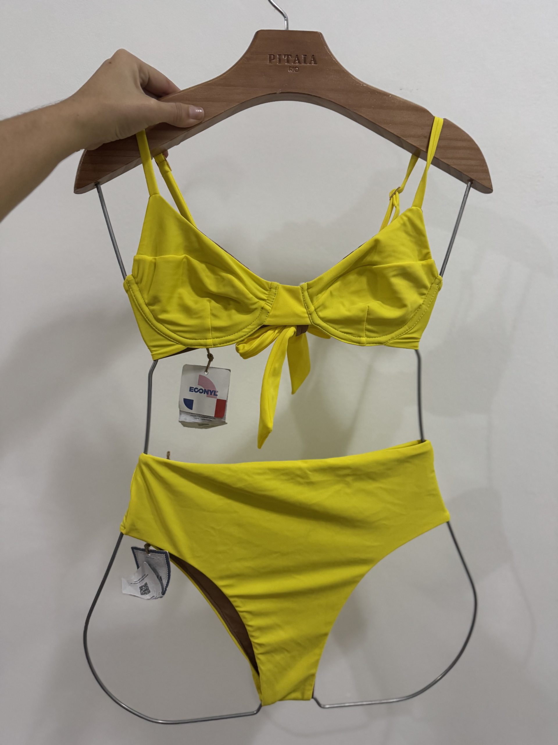 Calcinha Goiaba Amarelo Nylon Regenerado (Econyl®) PITAIA RIO + CORONA
