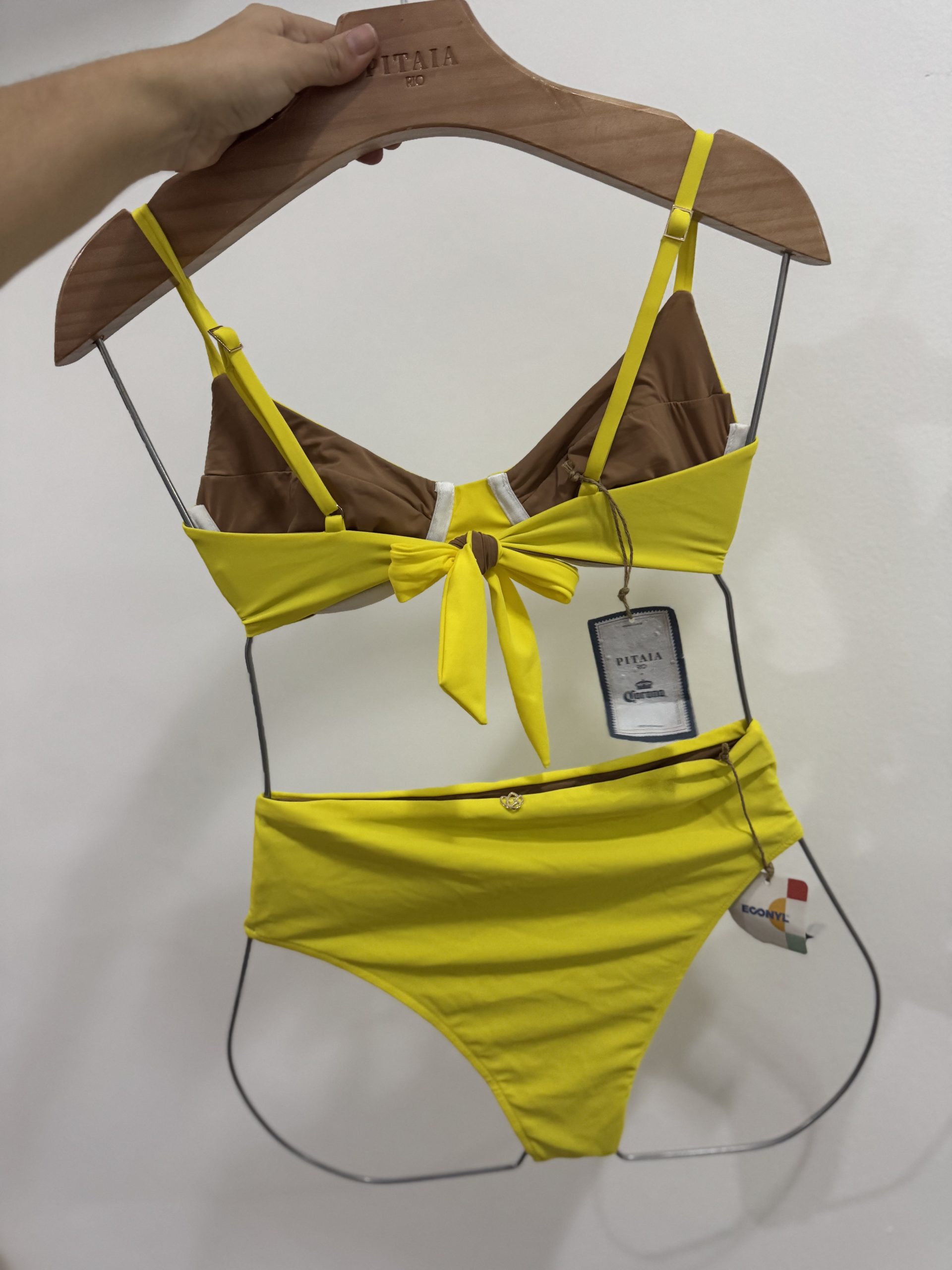 Calcinha Goiaba Amarelo Nylon Regenerado (Econyl®) PITAIA RIO + CORONA - Imagem 3